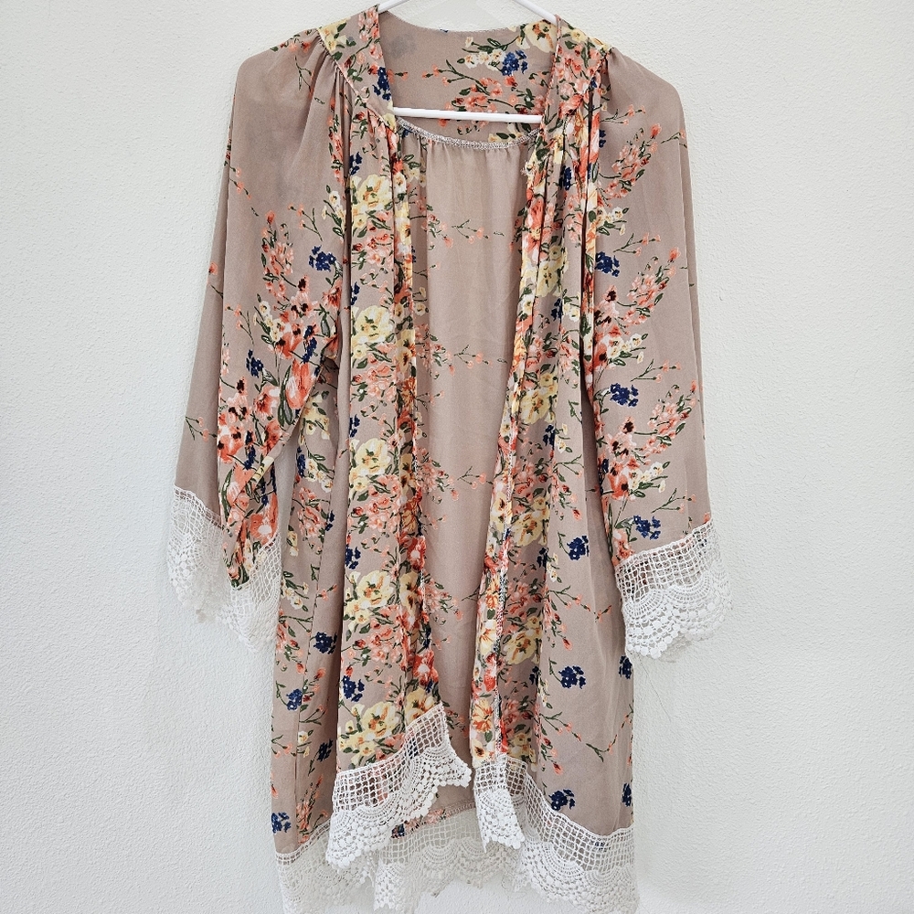 Kimono with Floaral and Lace / Crochet hems